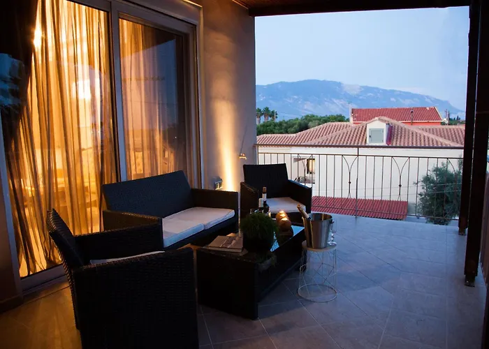 Gerasimos Dream House - 7 Minutes From The Airport Apartment *