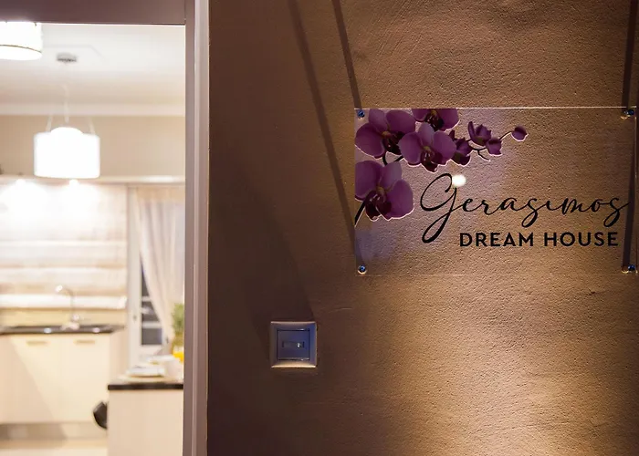 Gerasimos Dream House - 7 Minutes From The Airport Apartment *