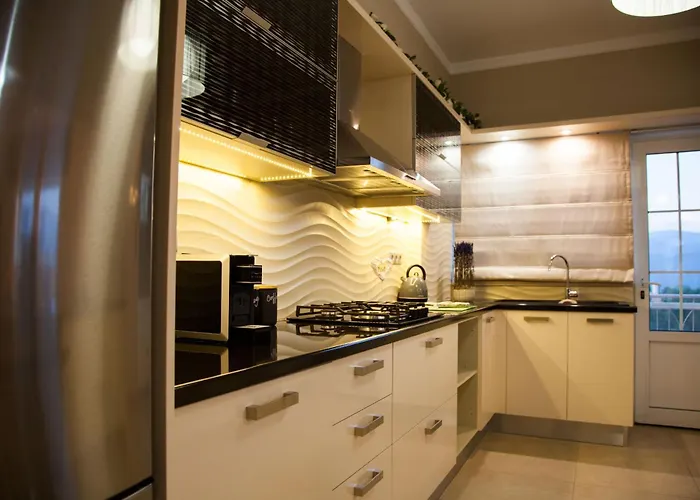 Gerasimos Dream House - 7 Minutes From The Airport Apartment
