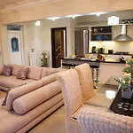 Gerasimos Dream House - 7 Minutes From The Airport Apartment *